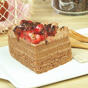 角切りイチゴのチョコレートケーキ 5号 / スイーツ ケーキ お菓子 デザート [AFAK061]