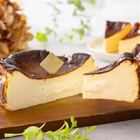 【冷蔵】半熟とろとろバスクチーズケーキ〈1ホール5号〉_菓子・スイーツ ケーキ  _【配送不可地域：離島】【1460814】