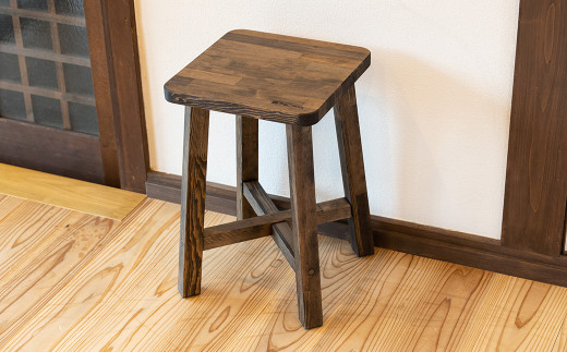 スツール　角型【ショコラ】（高さ45㎝　幅30㎝　奥行30㎝）下呂市 木製  1点もの ナチュラル   椅子 イス オリジナル  チェア シンプル