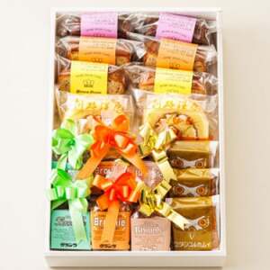 【毎月定期便】【老舗洋菓子店 クランツ】8種類のお菓子の詰め合わせセット(計17個入り)全3回【配送不可地域:離島】【4072347】