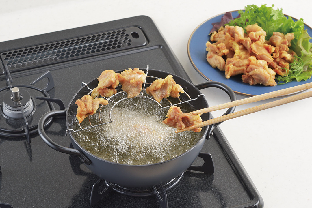 
            わたしのこだわり フライパン20cm・天ぷら鍋24cm・木ベラトング 3点セット (窒化処理) FC060001
          