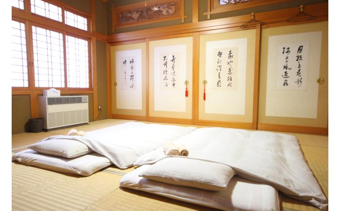 【ハンターがいる宿】GuestHouse ぎまんち ペア宿泊券（2名様・1泊素泊まり）《足寄町》【野生肉専門店やせいのおにくや】ゲストハウス 宿泊 宿 田舎 旅行 北海道旅行 狩猟 ハンター 移住 あ