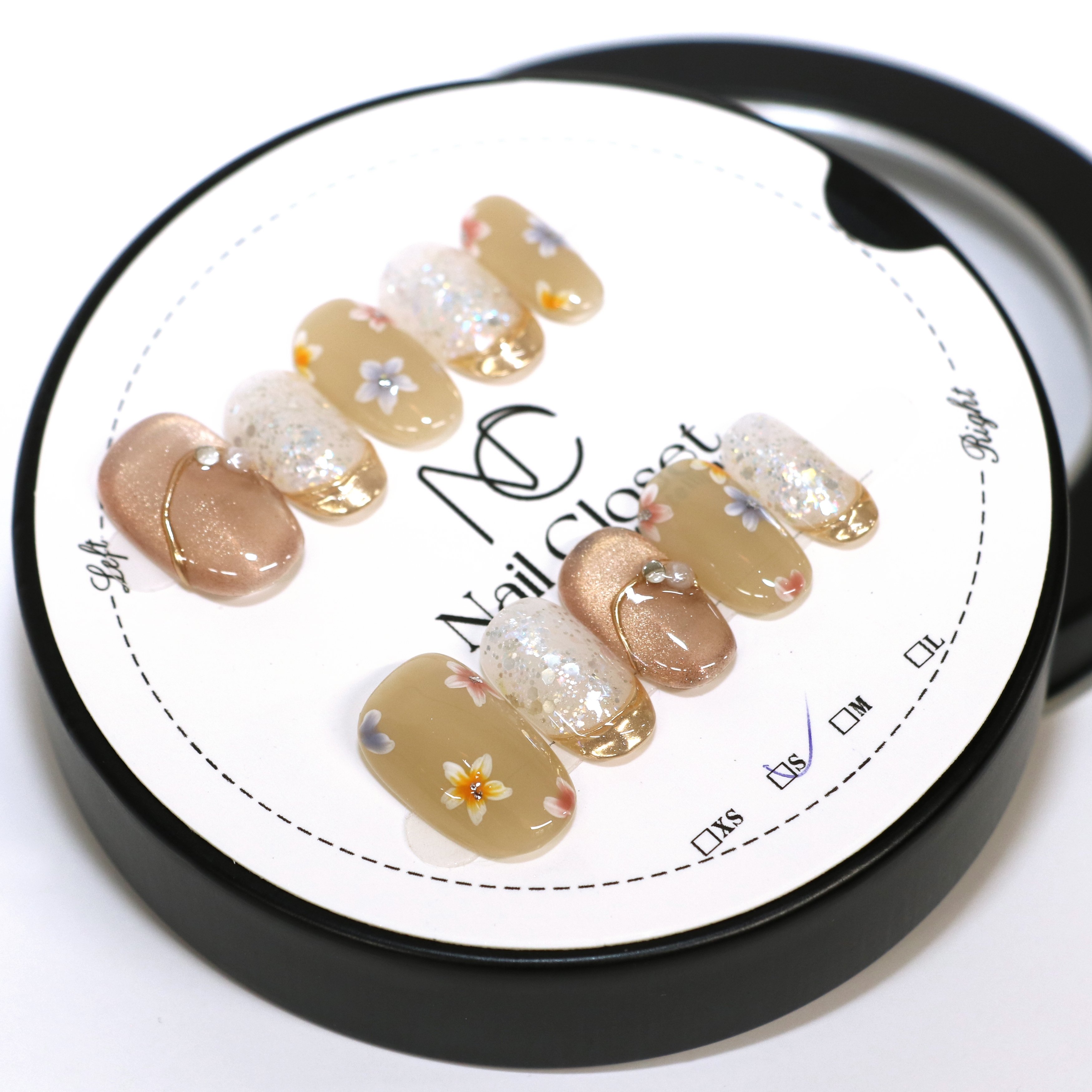 
            ネイルチップ　ミディアム【金花日和】Lサイズ　Antellijan大宮ネイルサロンのハンドメイド　M4-L　【11100-2137】
          