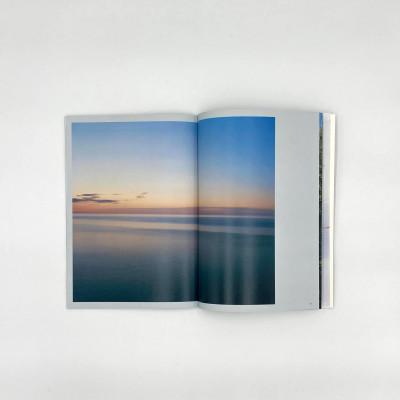 ふるさと納税 斜里町 知床サスティナブル/vol.4 〈 編集長は写真家 石川直樹氏 〉 |  | 02