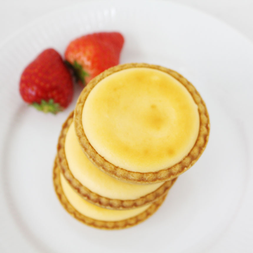 
                  半生チーズ　15個入 | チーズケーキ スイーツ 洋菓子 贈答用 お取り寄せ  誕生日 記念日 お土産 内祝い 出産祝い 美味しい 甘い 濃厚 とろける 幸せ 人気 栃木県 真岡市 送料無料
                