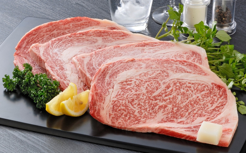 
                  熊野牛ロースステーキ 160g×4枚 / ステーキ 牛肉 お肉 ロース 田辺市 熊野 熊野牛 牛肉 ブランド牛 ロースステーキ お歳暮 お歳暮プレゼント プレゼント 贈り物 お歳暮 お歳暮プレゼント プレゼント【oon012】
                