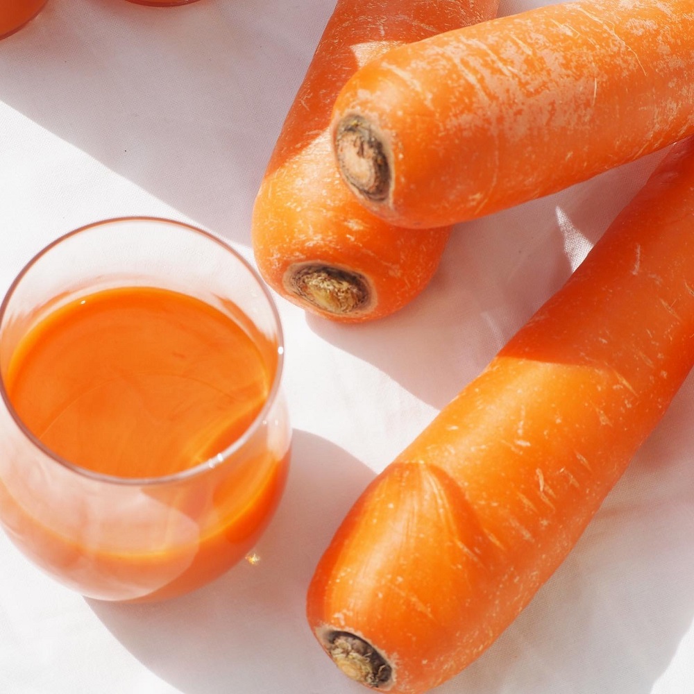 ＜フジテレビ『どっちのふるさと？』で紹介されました！＞無添加 体に優しい極上フルーティーマドンナキャロットジュース 720ml×1本 野菜ジュース ストレート 冬人参 レモン果汁 100% 砂糖不使用 無塩 お見舞い にんじん ニンジン 国産 碧南市 健康 甘い 特産 H105-181