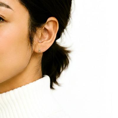 ふるさと納税 岐阜市 ピアス 18金 イニシャル アルファベット 「S」 片耳 |  | 01