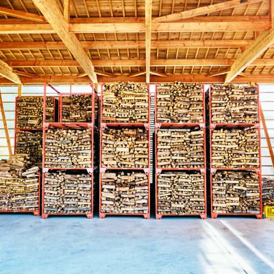 ふるさと納税 若狭町 乾燥薪　スギ、ヒノキ薪15kg　35センチ　中割り　薪ストーブやキャンプ・焚き火などに |  | 02