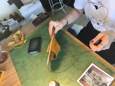 【レザーサンダル】ワークショップ体験チケット【革細工 イタリアンレザー オリジナル革履物 牛革 豚革 靴１個 ベジタブルタンニン 革細工体験　8時間程度 手作り 靴工房 工房 国産レザー 神奈川県 小