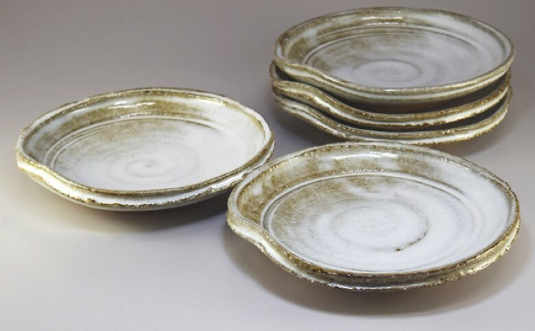 【ふるさと納税】萩焼 荒丸皿 5客揃 和食器 中皿 5枚セット 電子レンジ対応 皿 和皿 丸皿 おしゃれ お洒落 食器 おしゃれ食器 和風食器 器 うつわ お皿 陶器 ギフト 人気 モダン 和モダン かわいい 山口県 萩市 日本製 贈り物 プレゼント 上品 高級感 かっこいい 白色