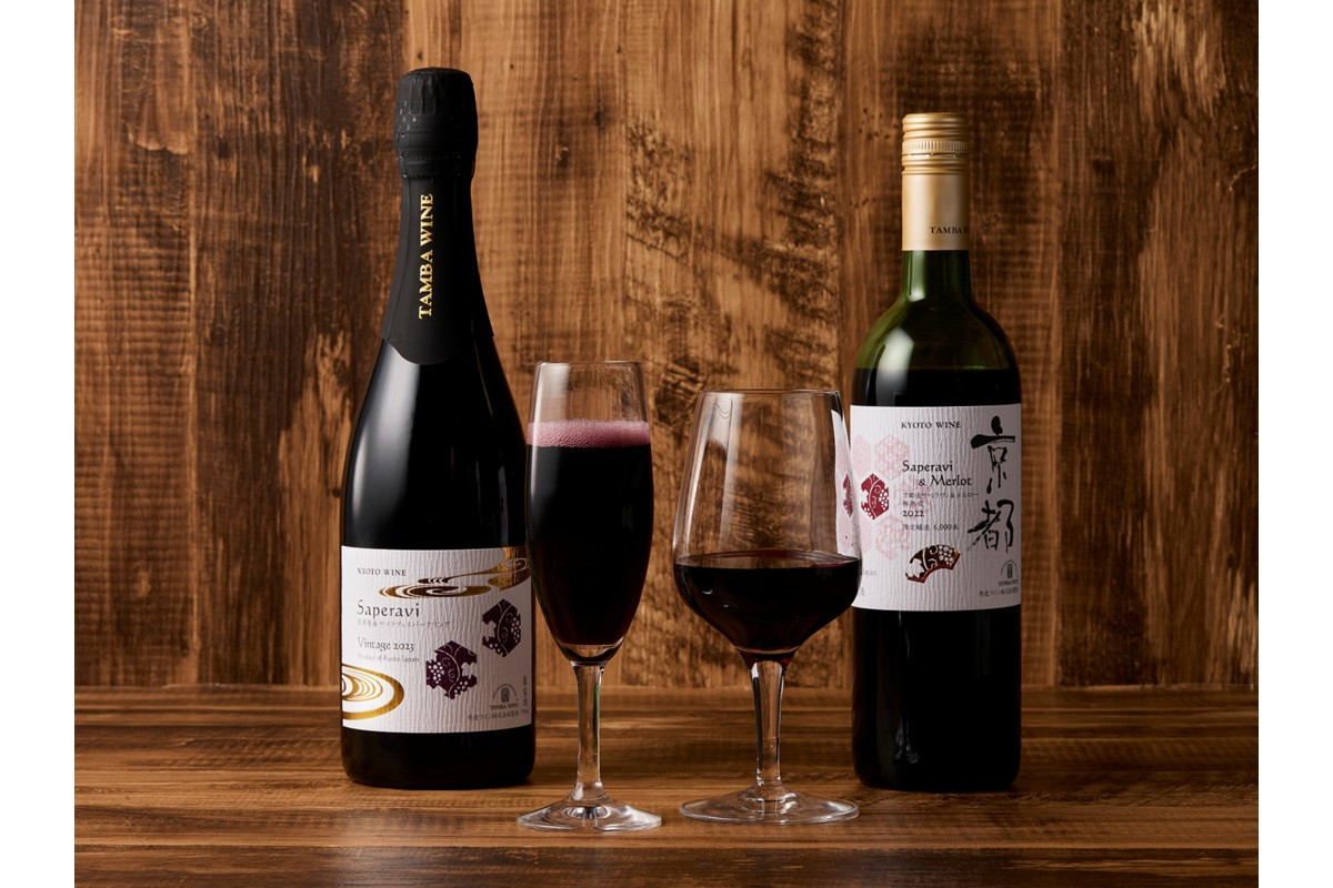 
            【丹波ワイン】京都ワイン（赤）サペラヴィ＆メルロー2022（720ml）・スパークリング (750ml） 2本セット・スパークイングワイン・発砲ワイン・赤ワイン・スパークリング・国産　NZ00016
          