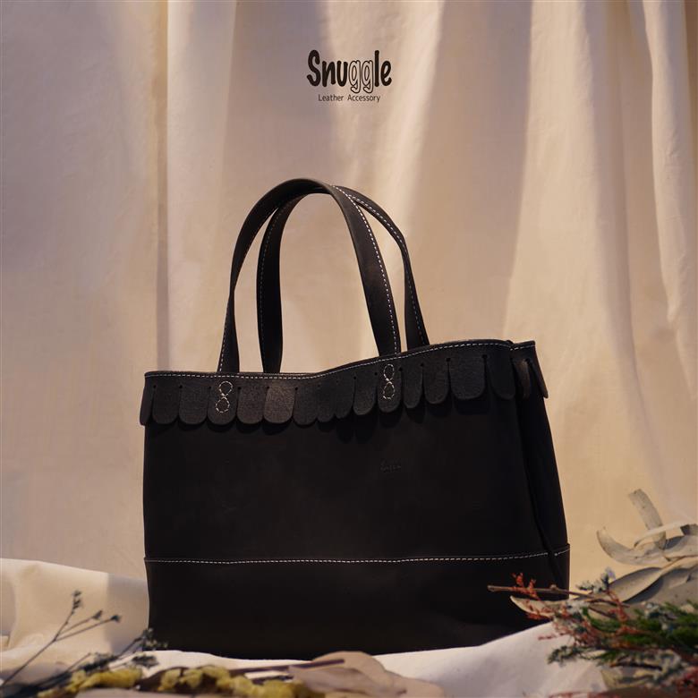 【4色展開】ラッフルトート（L）革小物　ハンドメイド　手縫い　一点物　カバン　トートバッグ　レザートート　スナッグルレザー　枯葉