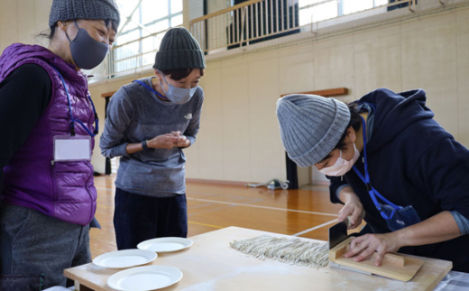 自然豊かな里山でつくる「そば打ち体験」  ／  米川蕎麦 蕎麦うち チケット そば打ち体験 蕎麦打ち体験 手打ちそば そば作り 体験チケット 食体験 料理体験 里山 田舎体験 家族 親子 旅行 観光 1～5名 5人前 山口県 No.169