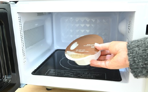 点線までフィルムをはがし、容器のまま電子レンジで約1分30秒！