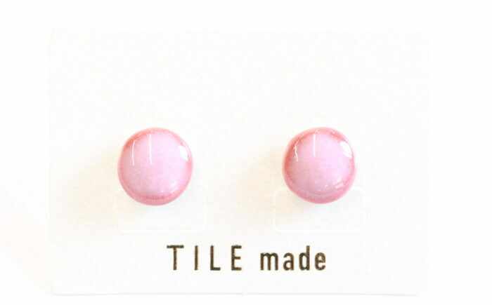 
            【美濃焼】 梅むら タイル ピアス 直径10mm 瑞浪市 / TILEmade タイル アクセサリー ハンドメイド [AZCD058]
          