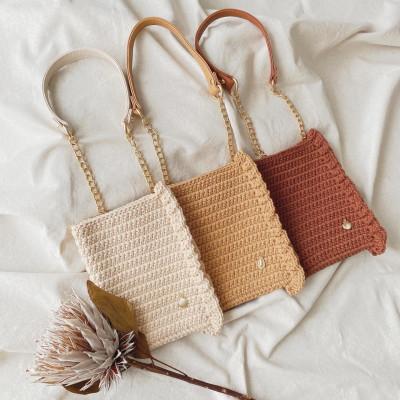 ふるさと納税 佐野市 手編みスマホショルダー(フリルタイプ)  キャメル   ショルダーストラップ付き |  | 01