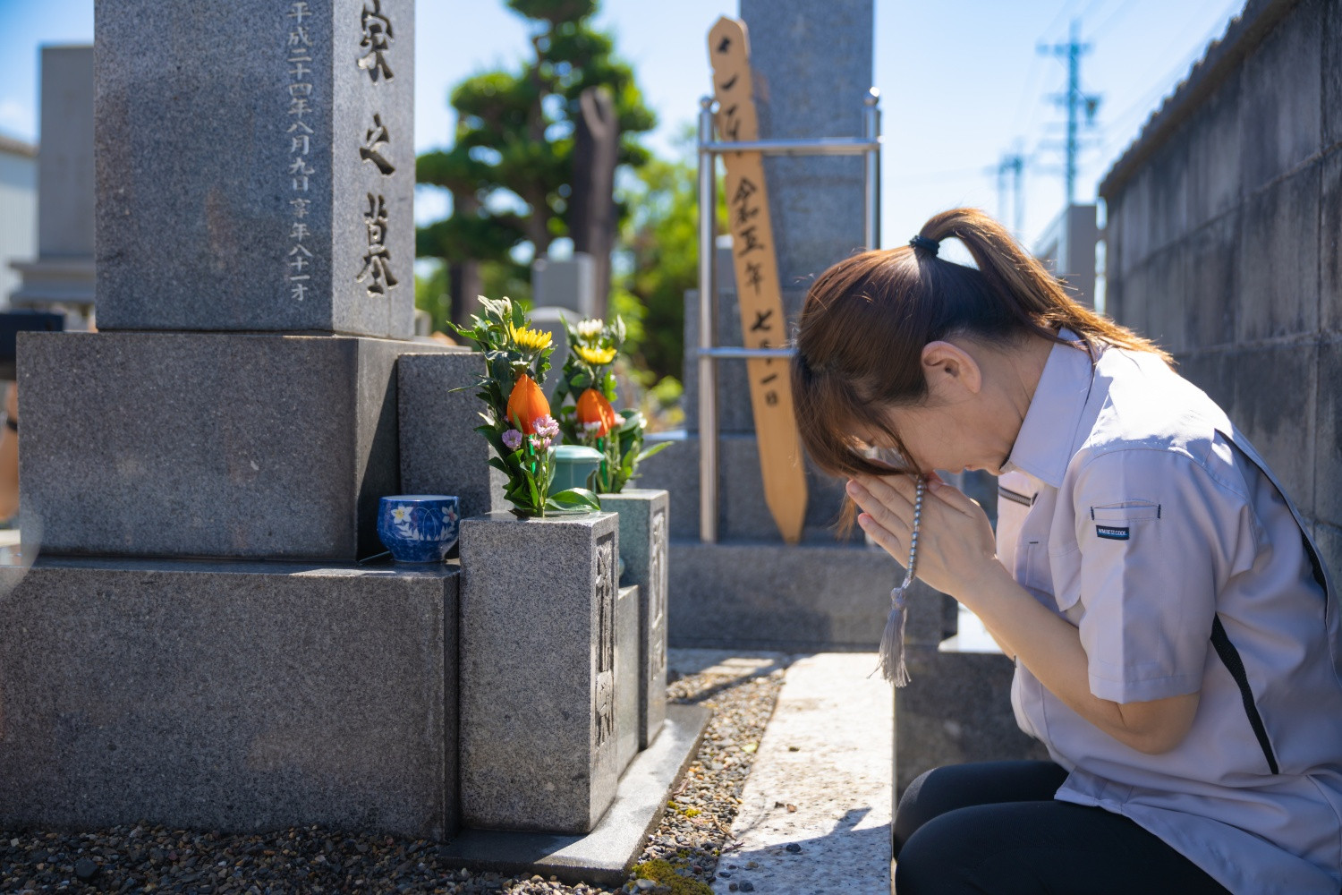 
お墓参り代行（供花、蝋燭、お線香/1基・1回分）
