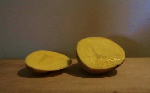 名前の通り、断面が黄金色なのが特徴です