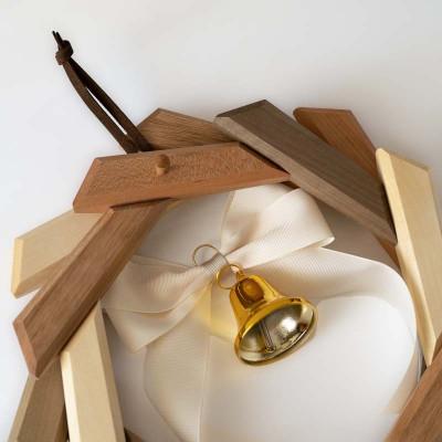 ふるさと納税 高山市 【オークヴィレッジ】無垢の木のあたたかい色合いの寄木のリース〔国産材　木製小物〕 AH071 |  | 01