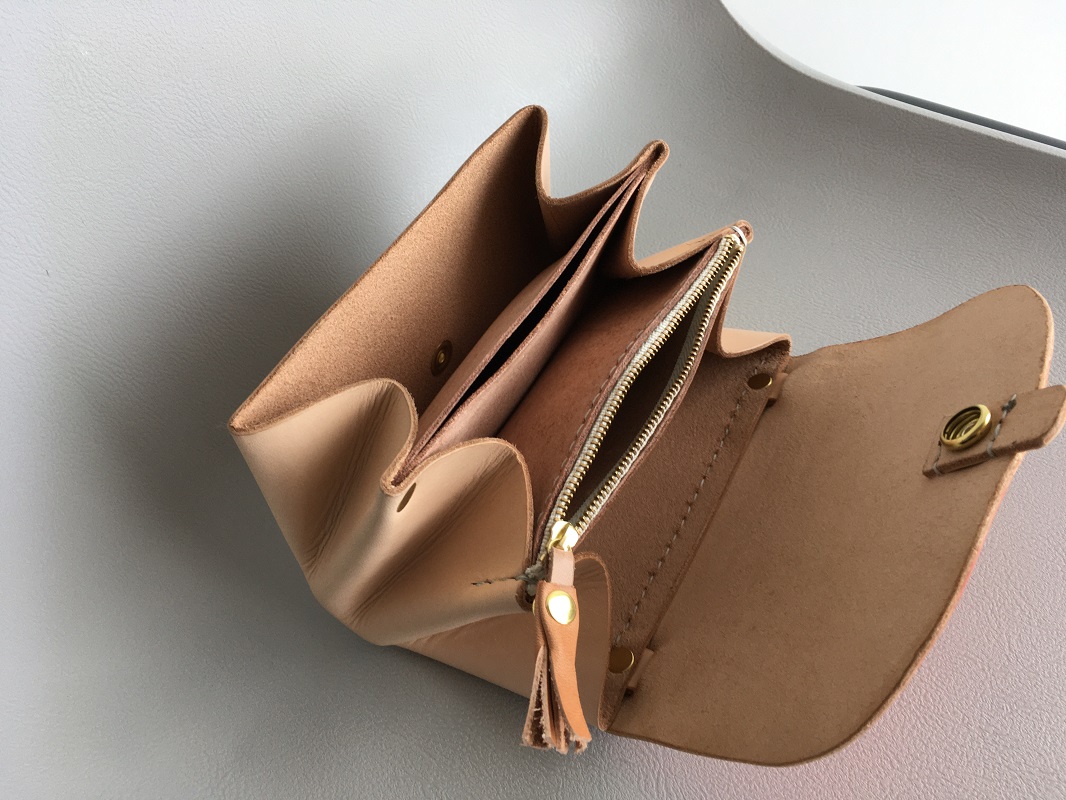 【赤】 本革 レザー財布 Mサイズ