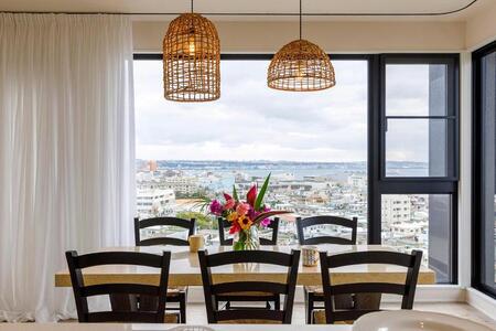 ◆BLUE STEAK WONDER CHATAN◆エグゼクティブ・ペントハウス　1泊朝食付 ご宿泊券（1～4名様）