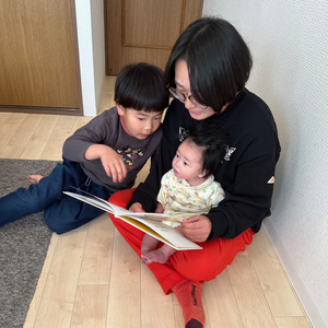 『赤ちゃん (0歳児) 向け絵本5冊』と『絵本講師著作の子育て本』セット《絵本講師有資格者が厳選》｜子育て 育児 乳幼児 出産 産前 産後 プレママ プレパパ 読み聞かせ [0910]