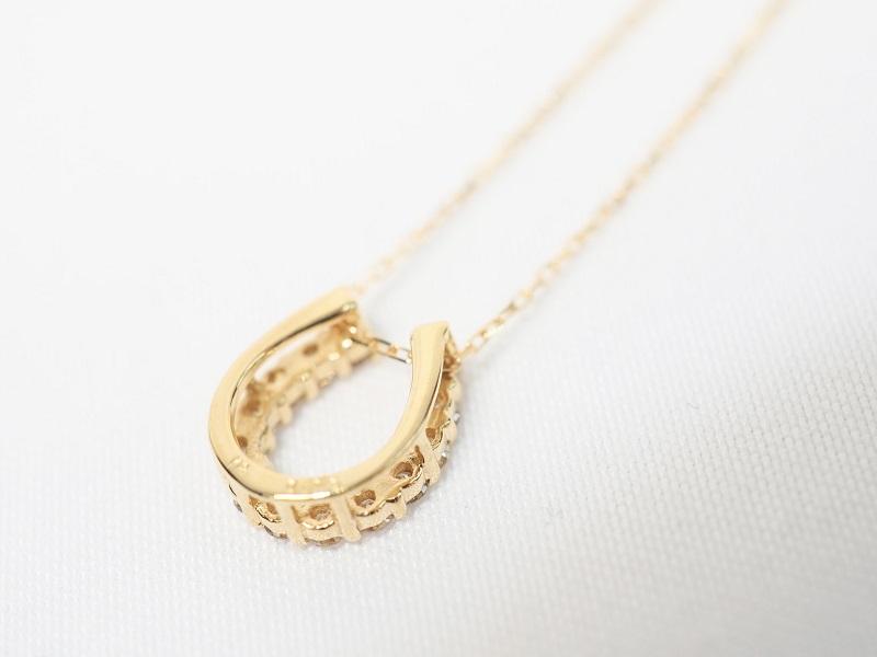 K18YG 0.15ct馬蹄モチーフダイヤモンドペンダント　P2756-L