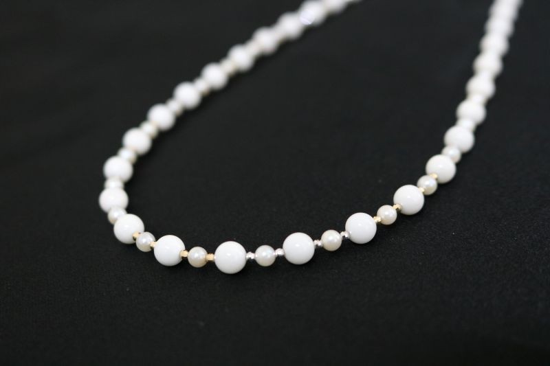 
                  アコヤパールと白珊瑚の丸玉ネックレス | アクセサリー ネックレス ジュエリー 珊瑚 赤珊瑚 宝石 サンゴ プレゼント クリスマス バレンタイン カジュアル レディース 贈答用 人気 高価 高級 おすすめ ふるさと納税サンゴ ふるさと納税ネックレス 高知県 室戸市
                