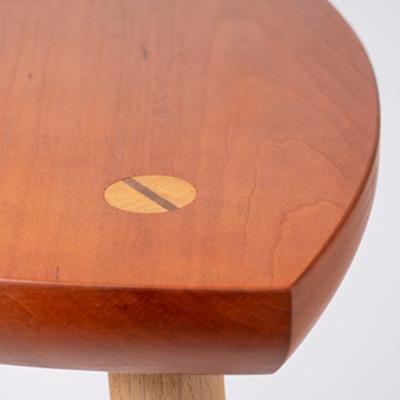 ふるさと納税 瀬戸市 さんかくのスツール　チェリー*ブナ |  | 01