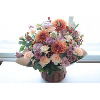 ふるさと納税 筑西市 【敬老の日】季節のお花のアレンジメントLLサイズ〜花瓶不要!届いてそのまま飾れるフラワーアレンジ |  | 01