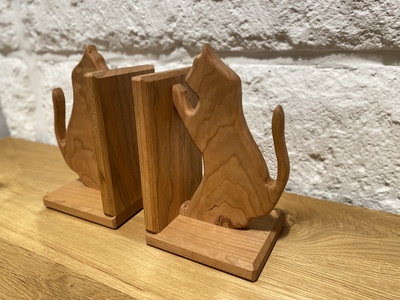 ネコのブックエンド －支える-　【選べる素材】　25-028