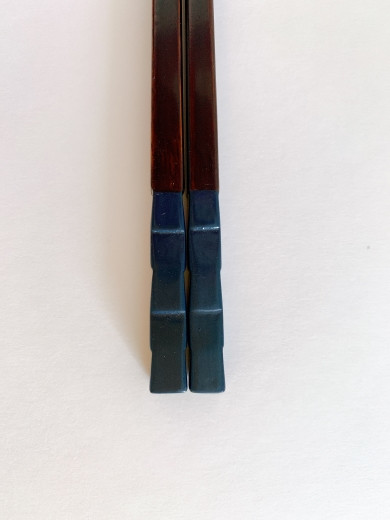 
鎌倉彫　箸「市松」勝色　23cm
