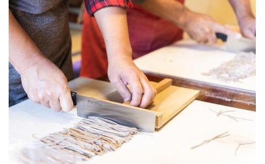
忍野八海蕎麦打ち体験参加チケット（5-12歳以上 1名様分）
