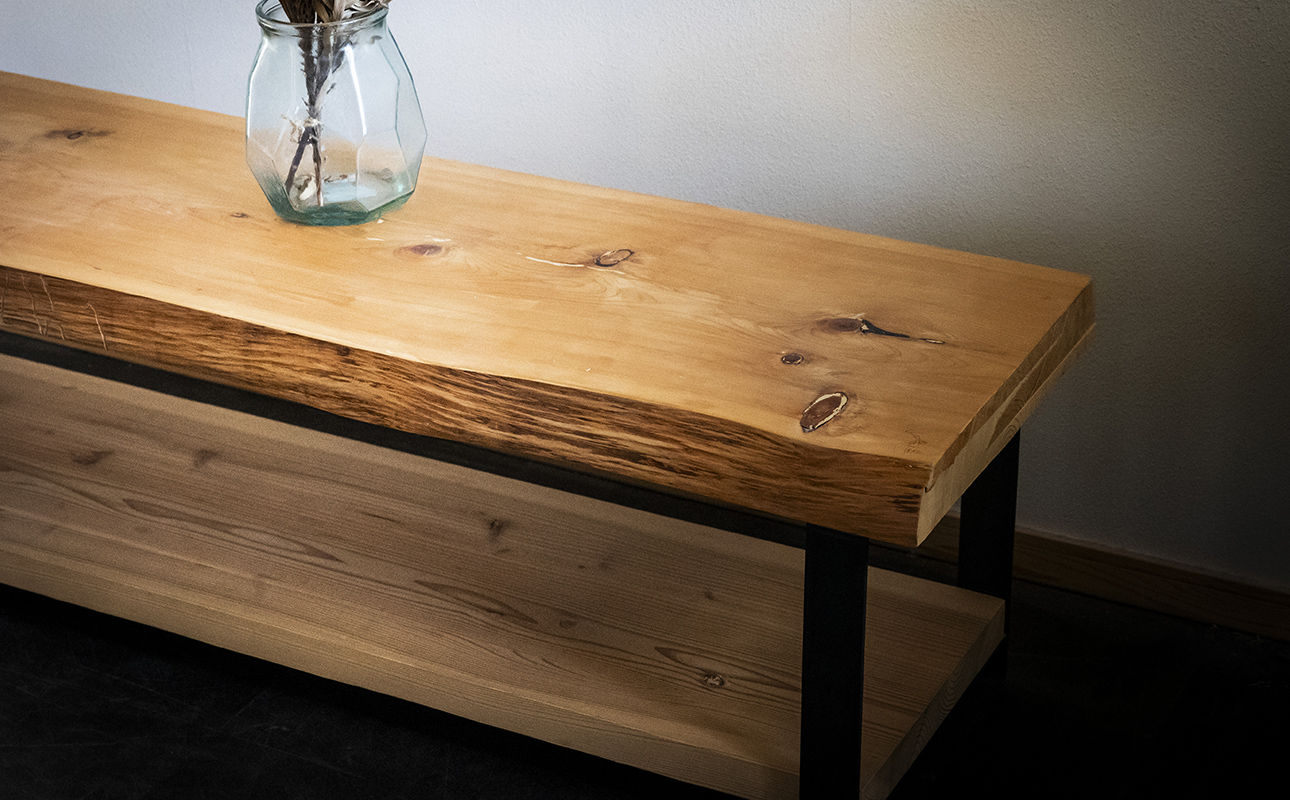 徳川御三家紀州藩の伝統を受け継ぐ三重県 尾鷲（オワセ）ヒノキ使用 BROOK 一枚板オーディオボード 長さ1,200×奥行350×高さ約400mm　【家具 インテリア オーディオボード テレビ台 リビ