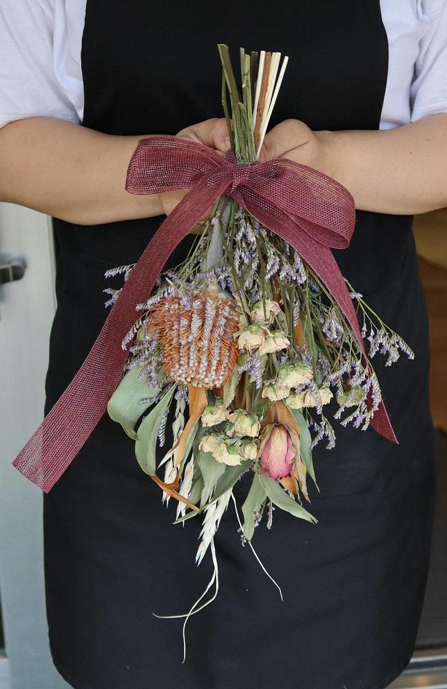 
                  ブルエ ドライフラワースワッグ 1個 スワッグ ドライフラワー 花 ブーケ リース インテリア 雑貨 飾り おしゃれ かわいい ナチュラル ギフト プレゼント 贈り物 お祝い 記念日 誕生日 母の日 敬老の日 壁飾り 癒し 空間 装飾 岩手県 盛岡市 東北 岩手 盛岡 有限会社田村フローリスト
                