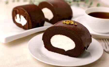 雪ヶ峰ロール１本＆雪ヶ峰ジャージーミルクシュー４個セット 洋菓子 菓子 ロールケーキ チョコケーキ ケーキ シュークリーム