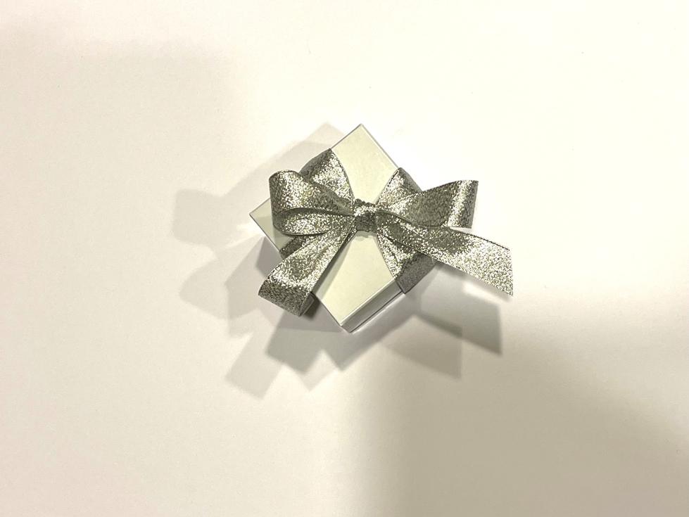 大粒スワロフスキー®クリスタルのスクエアブローチ（アイボリー系デライト）_イメージ5