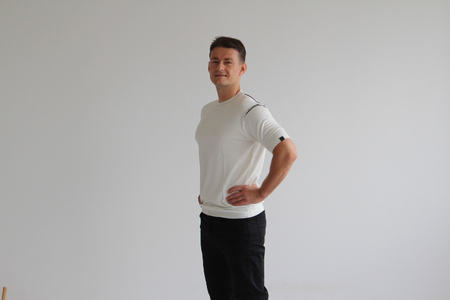 究極の贅沢シルク100%洗えるメンズ半袖Vガゼットデザインクルーネックニットウェア ホワイトLサイズ メンズ 有限会社アスリート