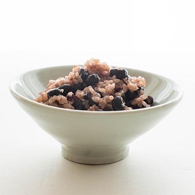 ふるさと納税 丹波市 丹波大納言小豆赤飯　赤鬼飯　24個入り　【黒井城跡の麓から赤飯を!】 |  | 02