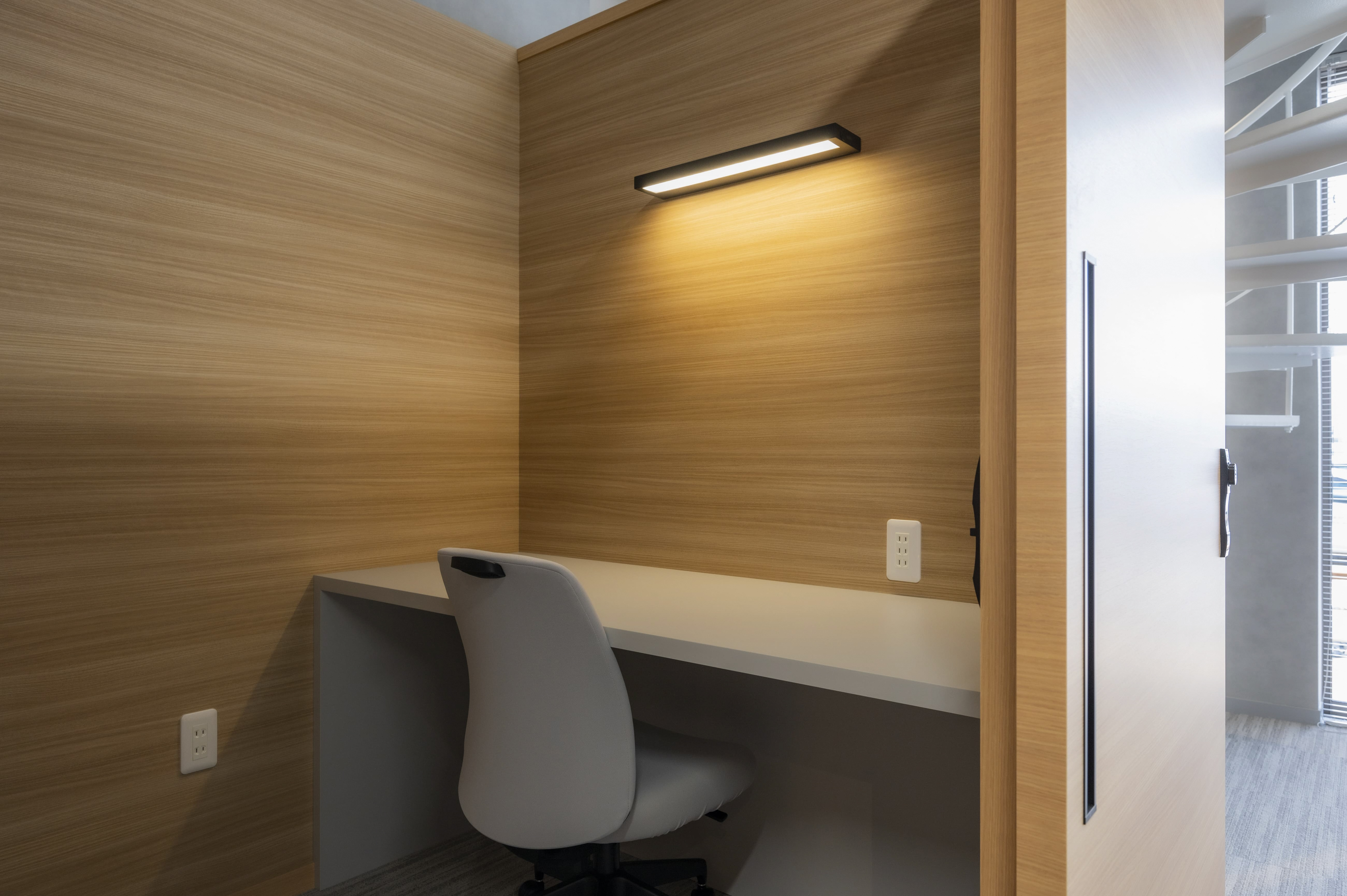 
                  燕市コワーキングスペース「THE SASTI」半日ご利用券 FC009053
                