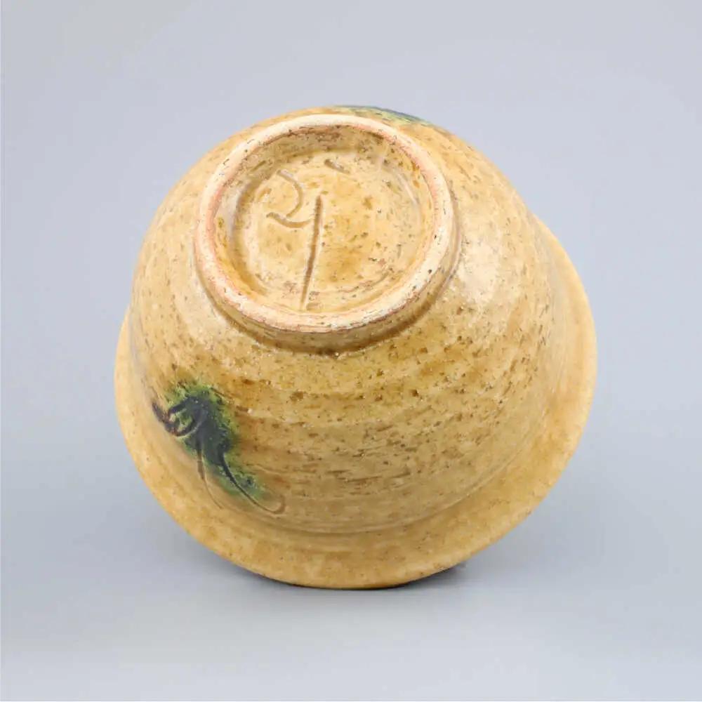 【瀬戸焼】　手造り 黄瀬戸草紋茶碗【山長陶苑】　/ 焼き物 陶器 茶碗 ごはん 皿 [BBBH017]