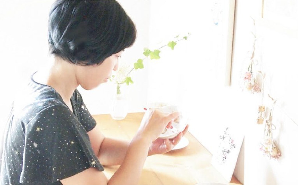 ミモザとセキセイインコ達の大皿