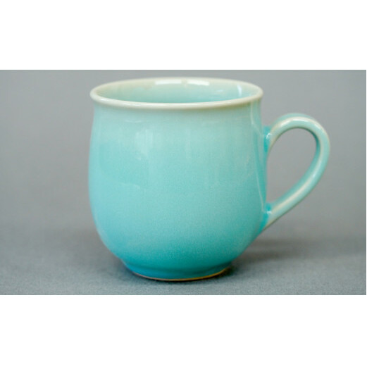 有田焼 マグカップ 翡翠丸マグカップ 【茂正工房】透明感のある青緑色 マグカップ 丸みのあるふっくらとしたフォルム マグカップ 口当たりが良い飲みやすい形状 マグカップ 飽きの来ないシンプルデザイン 