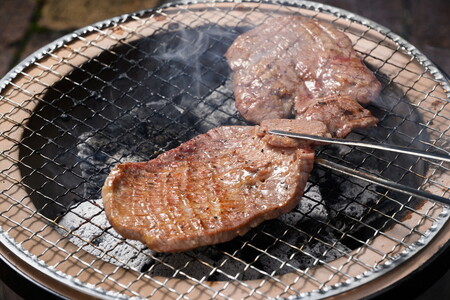 【厚さが選べる】牛タン300g 尾野精肉店の牛タン瀬戸内レモン塩だれ｜選べる厚さ 厚切り 薄切り 塩だれ 瀬戸内レモン 数量限定 サイズ不揃い 訳あり 真空パック 小分け 冷凍 牛肉 牛タン 広島県 