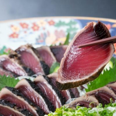 ふるさと納税 室戸市 【偶数月6回定期便】厳選かつおの完全わら焼きたたき【1節入り】 |  | 01