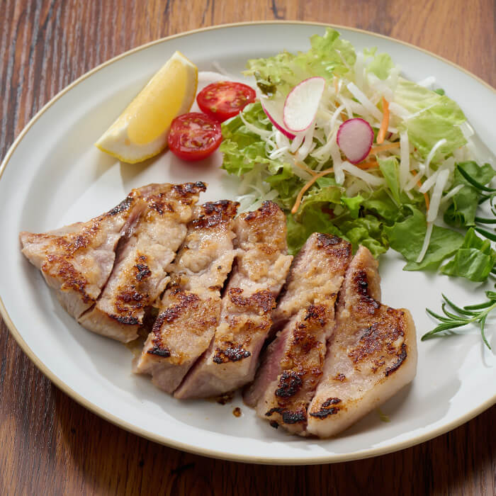 【ふるさと納税】 大分県産 米の恵み豚 肩ロース塩麹漬け(計900g・150g×6枚) 国産 豚肉 おかず 惣菜 お惣菜 ステーキ 小分け 簡単 調理 冷凍 【opax002】【ぶんご銘醸】