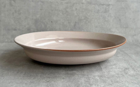 【瀬戸焼】リムカレー皿（桃）【株式会社カネ三商店】 / 皿 食器 カレー皿 ギフト プレゼント / 瀬戸市[BBDD002]