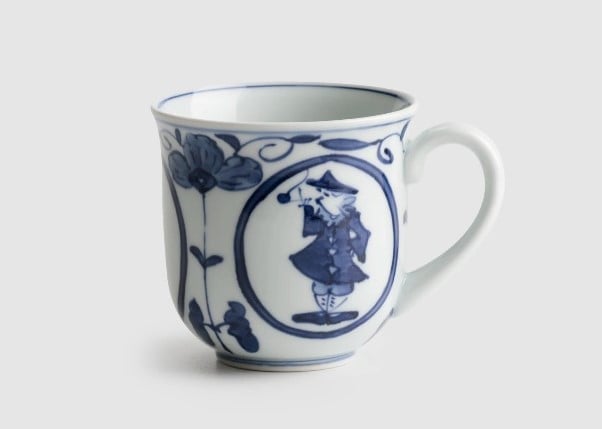 
                  有田焼【しん窯】反マグカップ 丸紋異人
                