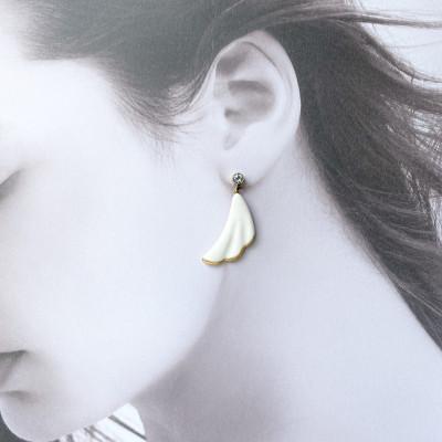 ふるさと納税 茅ヶ崎市 ArtOpus. ピアス 天使の羽 白 湘南 茅ヶ崎市 陶磁器 14金 天然石 ギフト |  | 01